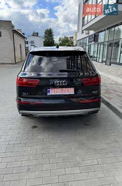 Внедорожник / Кроссовер Audi Q7 2017 в 