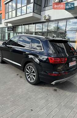 Внедорожник / Кроссовер Audi Q7 2017 в 