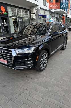 Внедорожник / Кроссовер Audi Q7 2017 в 