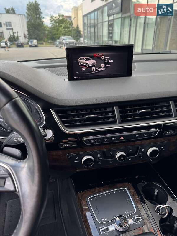 Внедорожник / Кроссовер Audi Q7 2017 в 