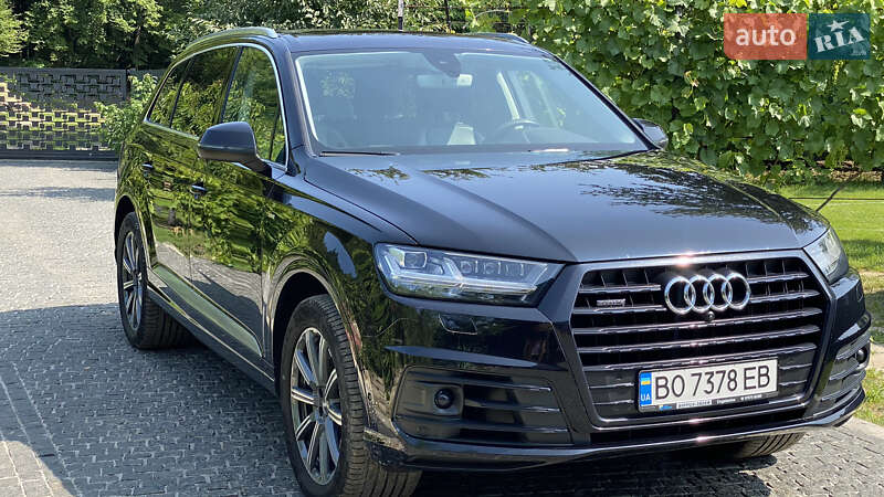 Внедорожник / Кроссовер Audi Q7 2015 в 
