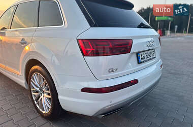 Внедорожник / Кроссовер Audi Q7 2016 в 