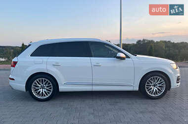 Внедорожник / Кроссовер Audi Q7 2016 в 