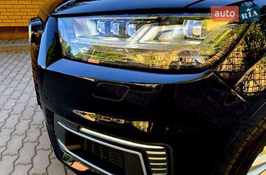 Внедорожник / Кроссовер Audi Q7 2016 в 