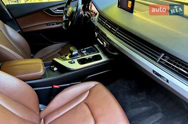 Внедорожник / Кроссовер Audi Q7 2016 в 