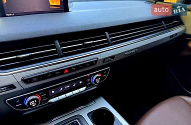 Внедорожник / Кроссовер Audi Q7 2016 в 