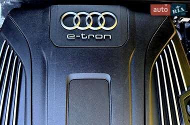 Внедорожник / Кроссовер Audi Q7 2016 в 