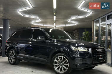 Позашляховик / Кросовер Audi Q7 2016 в 