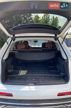 Внедорожник / Кроссовер Audi Q7 2020 в 