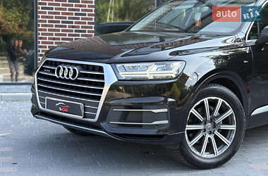 Внедорожник / Кроссовер Audi Q7 2015 в 