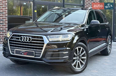 Внедорожник / Кроссовер Audi Q7 2015 в 