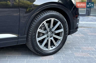 Внедорожник / Кроссовер Audi Q7 2015 в 