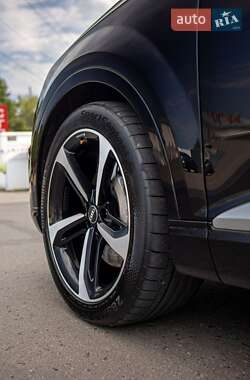 Внедорожник / Кроссовер Audi Q7 2016 в 