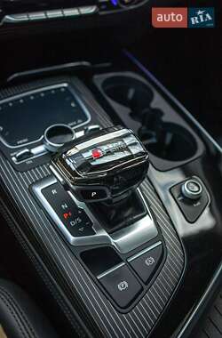 Внедорожник / Кроссовер Audi Q7 2016 в 
