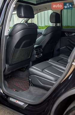 Внедорожник / Кроссовер Audi Q7 2016 в 
