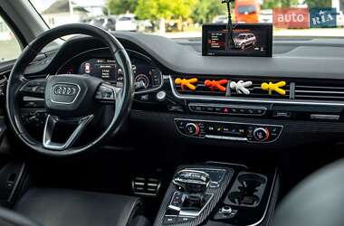 Внедорожник / Кроссовер Audi Q7 2016 в 