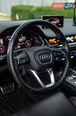Внедорожник / Кроссовер Audi Q7 2016 в 