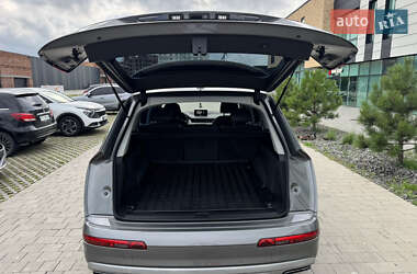 Внедорожник / Кроссовер Audi Q7 2015 в 