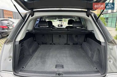 Внедорожник / Кроссовер Audi Q7 2015 в 