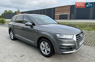 Внедорожник / Кроссовер Audi Q7 2015 в 