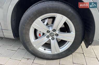 Внедорожник / Кроссовер Audi Q7 2015 в 