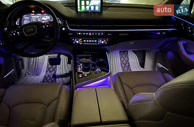 Внедорожник / Кроссовер Audi Q7 2017 в 