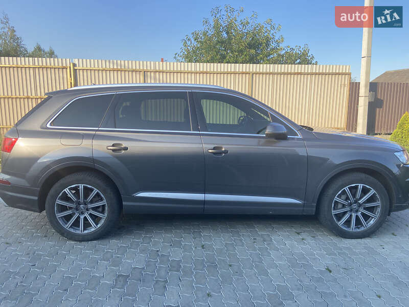 Внедорожник / Кроссовер Audi Q7 2019 в 