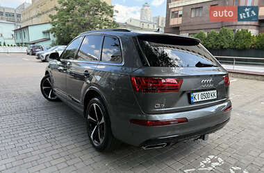 Внедорожник / Кроссовер Audi Q7 2018 в 