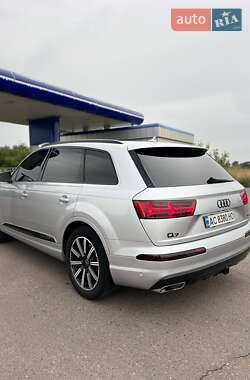 Внедорожник / Кроссовер Audi Q7 2017 в 