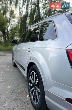 Внедорожник / Кроссовер Audi Q7 2017 в 