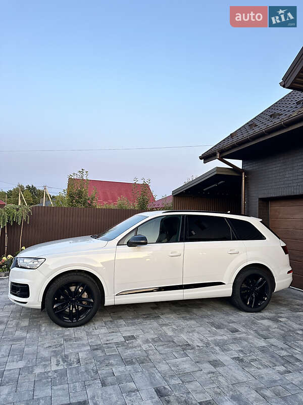 Внедорожник / Кроссовер Audi Q7 2017 в Луцке