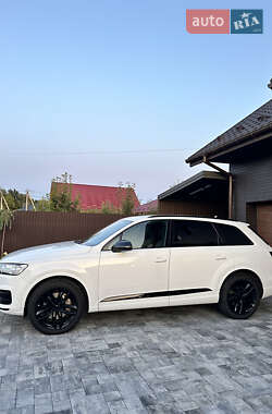 Внедорожник / Кроссовер Audi Q7 2017 в 