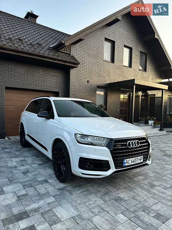 Внедорожник / Кроссовер Audi Q7 2017 в Луцке