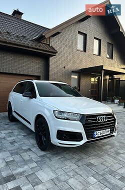 Внедорожник / Кроссовер Audi Q7 2017 в 