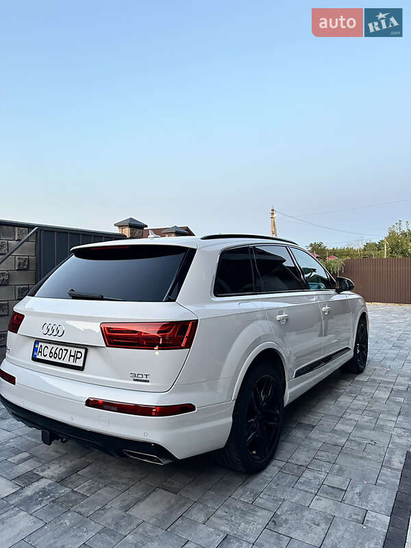 Внедорожник / Кроссовер Audi Q7 2017 в Луцке