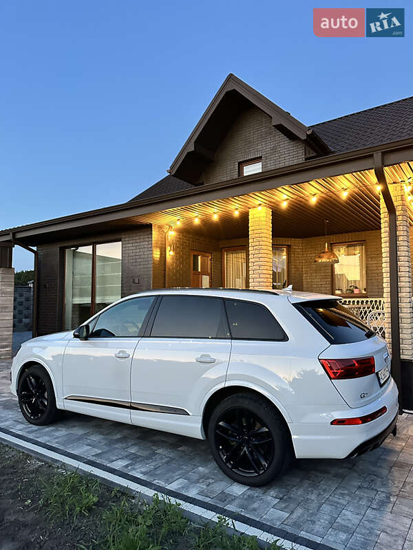 Внедорожник / Кроссовер Audi Q7 2017 в Луцке