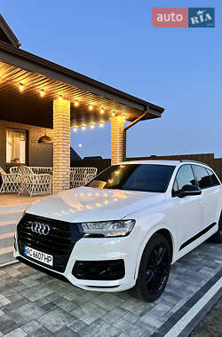 Позашляховик / Кросовер Audi Q7 2017 в Луцьку