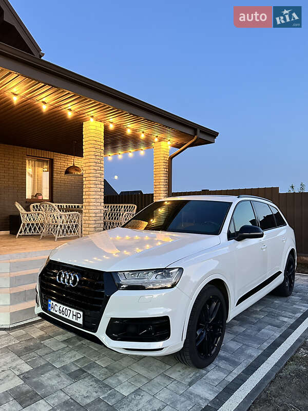 Внедорожник / Кроссовер Audi Q7 2017 в Луцке
