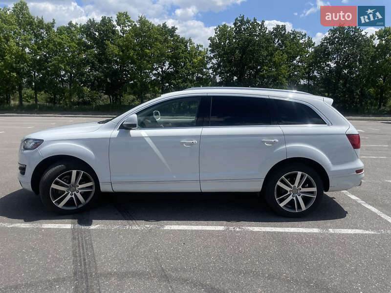 Внедорожник / Кроссовер Audi Q7 2014 в 