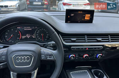 Позашляховик / Кросовер Audi Q7 2017 в 