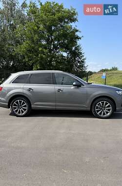 Внедорожник / Кроссовер Audi Q7 2016 в 