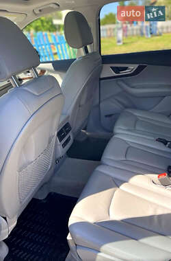 Внедорожник / Кроссовер Audi Q7 2017 в 