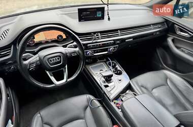 Внедорожник / Кроссовер Audi Q7 2016 в 