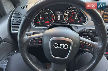 Позашляховик / Кросовер Audi Q7 2010 в 