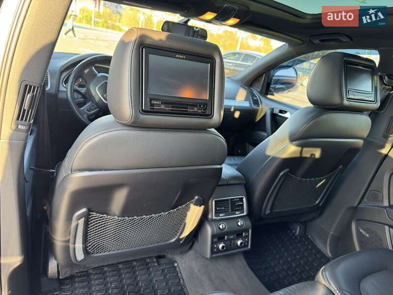 Внедорожник / Кроссовер Audi Q7 2010 в Черновцах