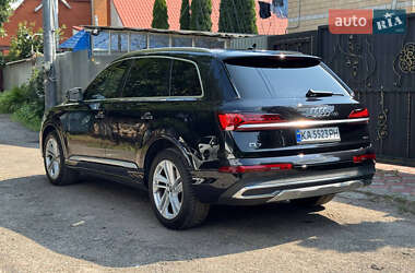 Внедорожник / Кроссовер Audi Q7 2021 в 