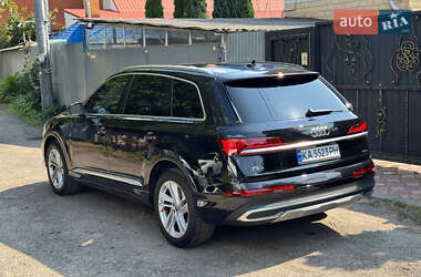 Внедорожник / Кроссовер Audi Q7 2021 в 