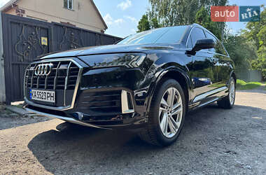 Внедорожник / Кроссовер Audi Q7 2021 в 