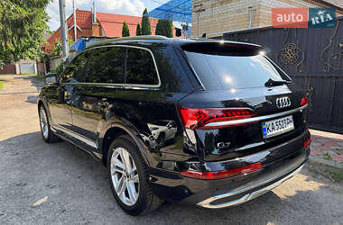 Внедорожник / Кроссовер Audi Q7 2021 в 