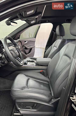 Внедорожник / Кроссовер Audi Q7 2021 в 